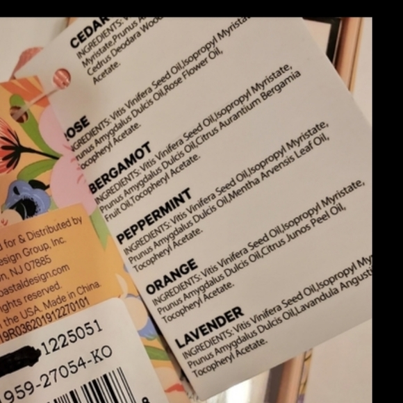 6 pc Essential Oil Collection in gift box,… - Picture 8 of 8